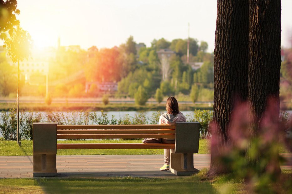 Fotografija: Posedanje v parku ima na počutje velik vpliv. FOTO: Thinkstock