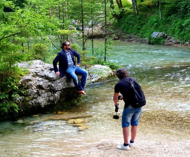 Videospot je s hrvaško ekipo snemal tudi v prelepi Kamniški Bistrici.