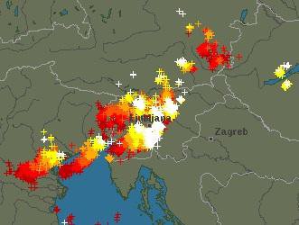 Udari strel nad Slovenijo v zadnjih urah. FOTO: Zaslonski posnetek