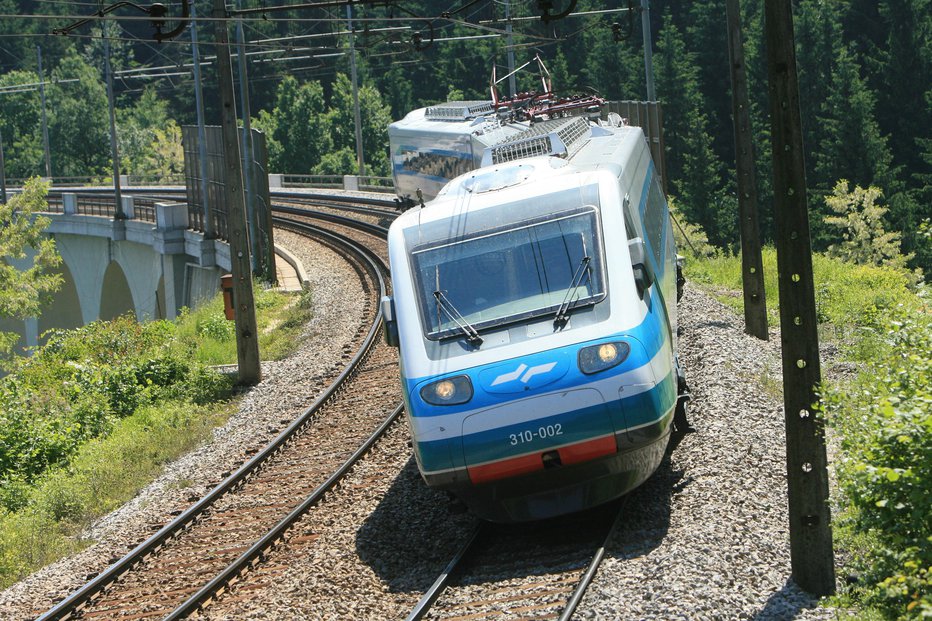 Fotografija: Hitri vlak pendolino. FOTO: Uroš Hočevar, Delo