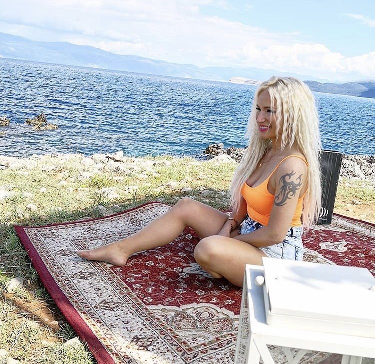 Fotografija: Hrvaški turistični biser že leta vabi našo Alyo, ki je tam posnela že veliko lepih prizorov za svoje spote. FOTOgrafije Instagram