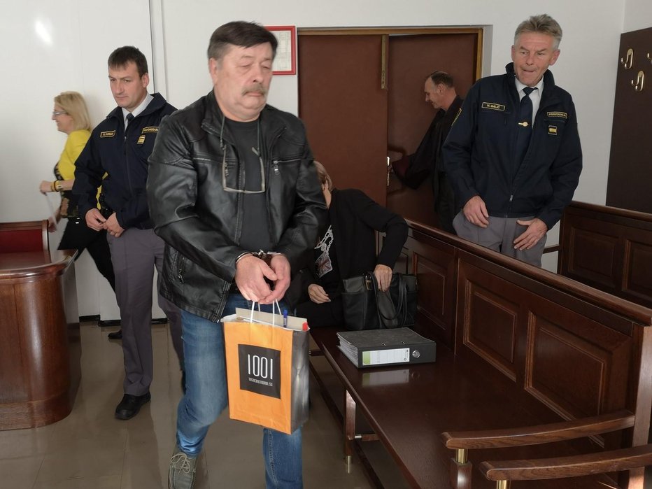 Fotografija: Branko Mrkun potem, ko ga je prvostopenjsko sodišče spoznalo za krivega, poskuša prepričati višje sodnike. FOTO: Mojca Marot