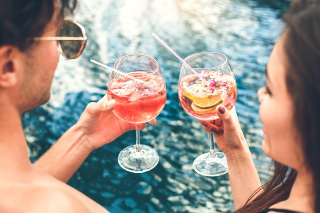 Pri uživanju alkohola bodimo previdni, zlasti v vročih dneh. FOTO: Guliver/Getty Images