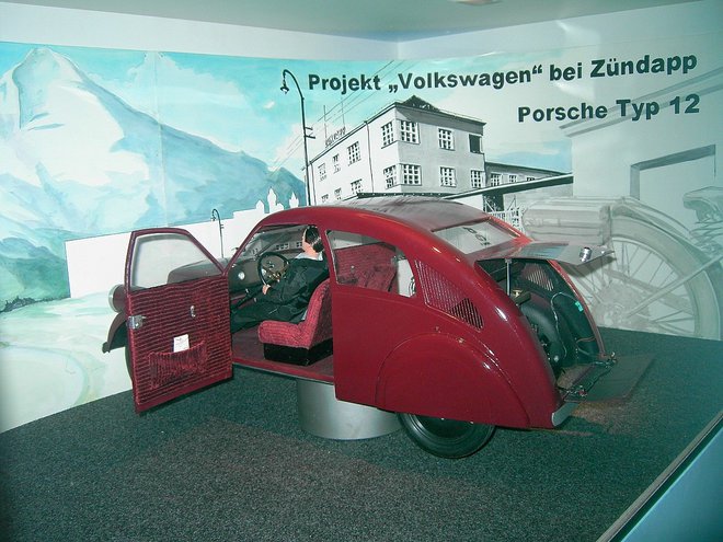 Eden prvih modelov hrošča, ki jih je izdelal Ferdinand Porsche. FOTO: Wikipedia