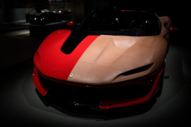 Ferrari ostaja zvest tradiciji. Na sliki je lepo vidno, kako podrobna je glinena maketa. FOTO: Reuters