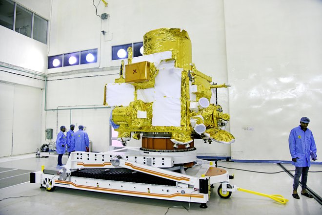 Vesoljska sonda Chandrayaan 2 gre na zahtevno potovanje do Lune. FOTO: Isro