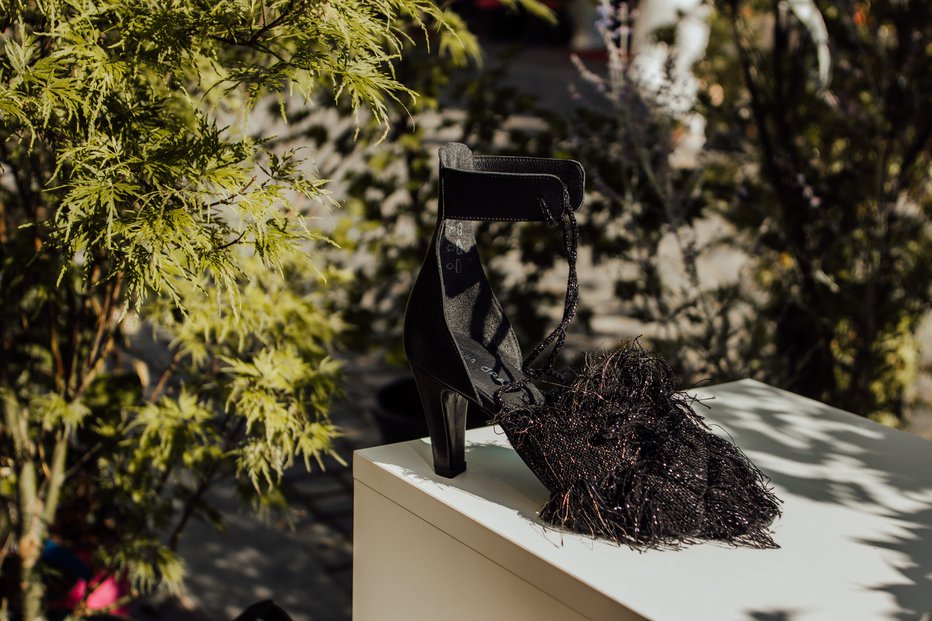 Fotografija: Moderen videz dolgih resic in nitk na novi kolekciji sandal, katerih cene se gibljejo med 118 in 138 evri.