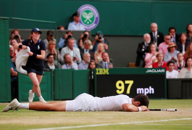 Novak je veliki zmagovalec zgodovinske tekme. FOTO: Andrew Couldridge, Reuters