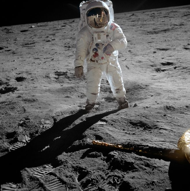 Aldrin, v njegovem vizirju Armstrong