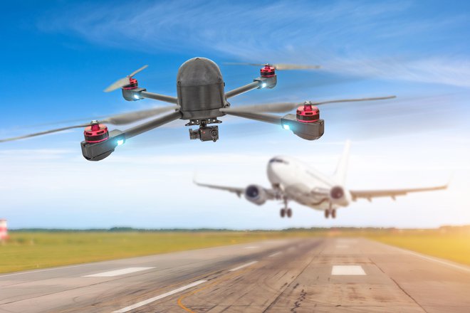 Lastniki dronov se ne zavedajo nevarnosti, ki jo povzročajo. FOTO: Guliver/Getty Images