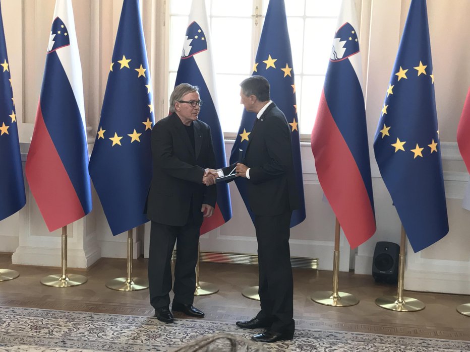 Fotografija: Predsednik republike Borut Pahor je Janeza Jako Puciharja odlikoval z medaljo za zasluge. FOTO: Rotary klub Ljubljana