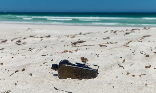 Fotografija: Najstarejša steklenica je iz Indijskega oceana pripotovala do avstralske obale.