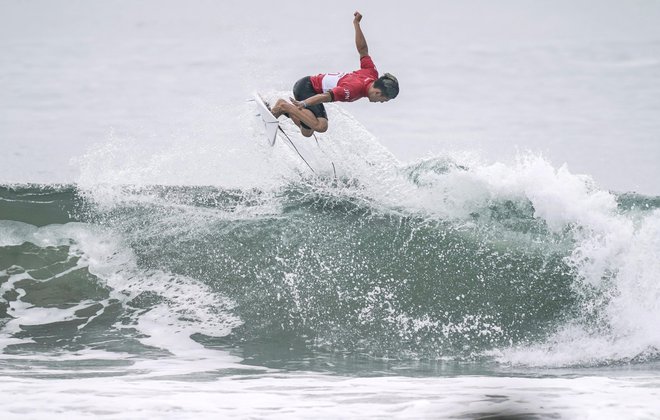 Deskanje na valovih na plaži Curigasaki bo nov olimpijski šport. FOTO: Reuters