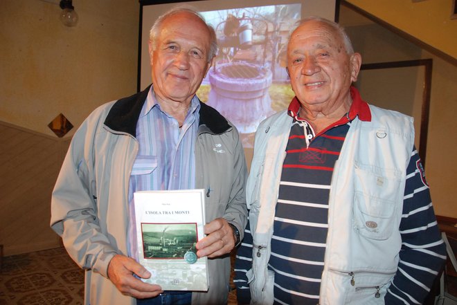 Paul Hus, ki je predstavil knjigo o Senožečah, in Andrej Jelačin