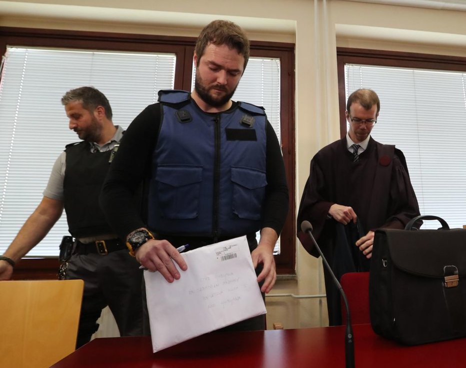 Fotografija: Zoper Sebastiena Abramova na sodiščih poteka več postopkov. FOTO: Dejan Javornik