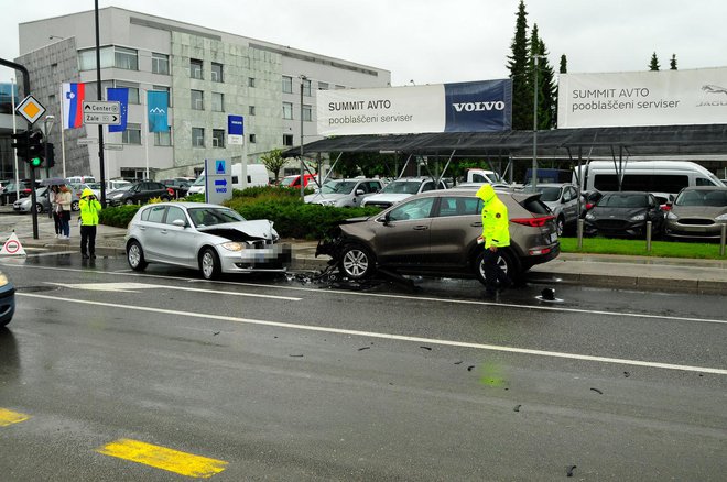 Voznica kie se je v nesreči lažje poškodovala. FOTO: Arhiv Slovenskih novic