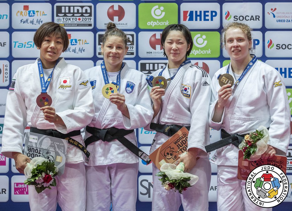 Fotografija: Tina Trstenjak (druga z leve) je pokorila vso konkurenco v Zagrebu. FOTO: Marina Mayorova/IJF