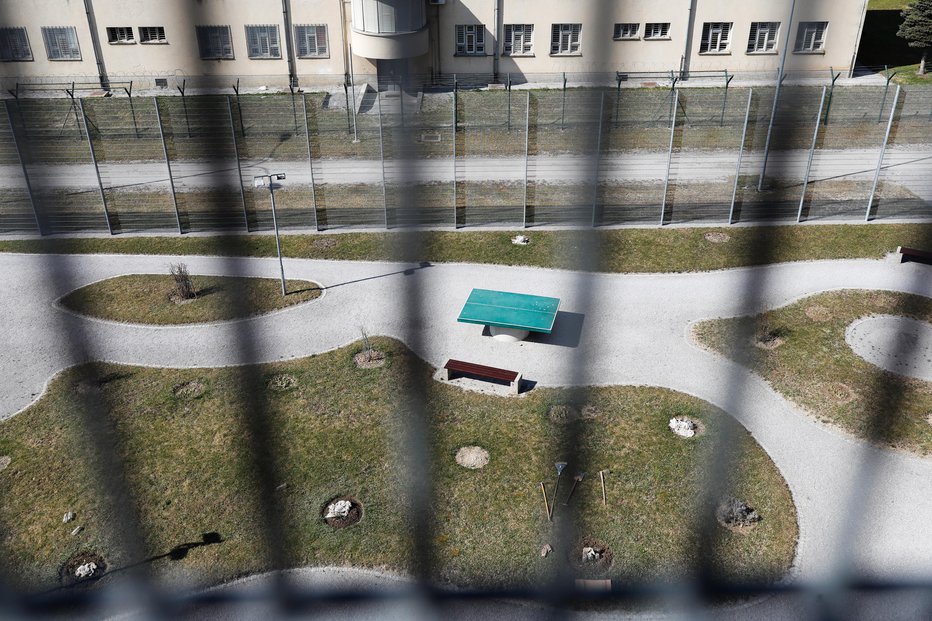 Fotografija: Poskusil je pobegniti iz zapora na Dobu. FOTO: Uroš Hočevar, Delo
