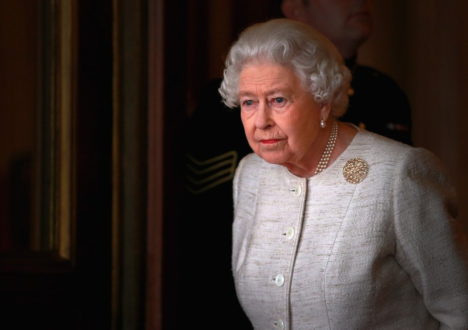 Fotografija: Poznamo jo kot vedno resno kraljico, a Elizabeta II. je tudi mama, babica in zdaj že prababica. FOTO: Guliver, Getty Images
