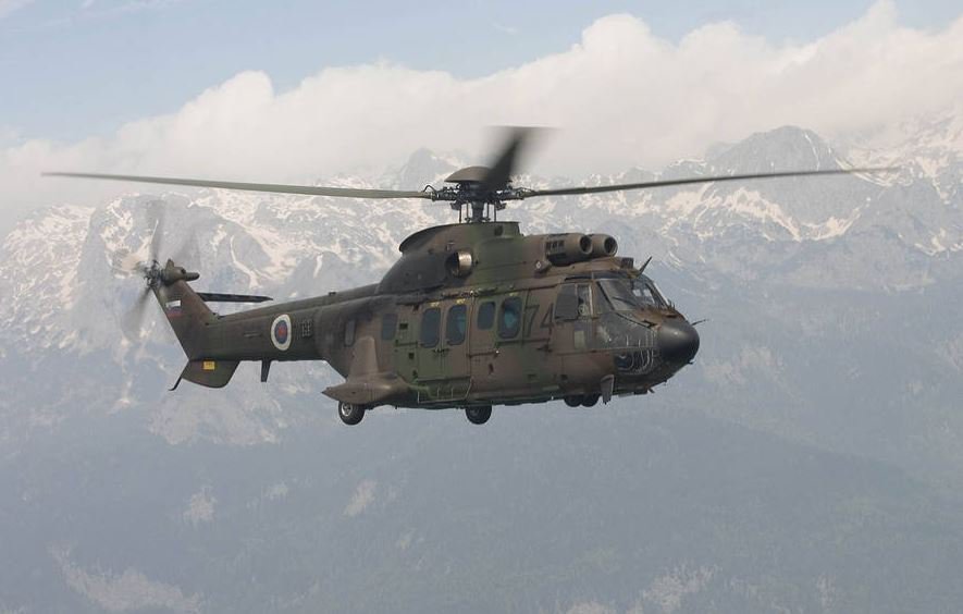 Fotografija: Vojaški helikopter AS AL 532 Cougar. FOTO: Slovenska vojska