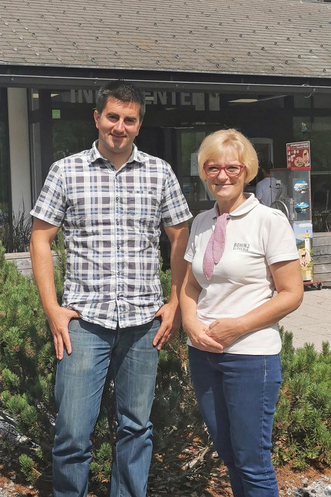Predsednik TD Bohinj Boštjan Mencinger in Milena Košnik, vodja strokovnih služb društva Foto: TD Bohinj