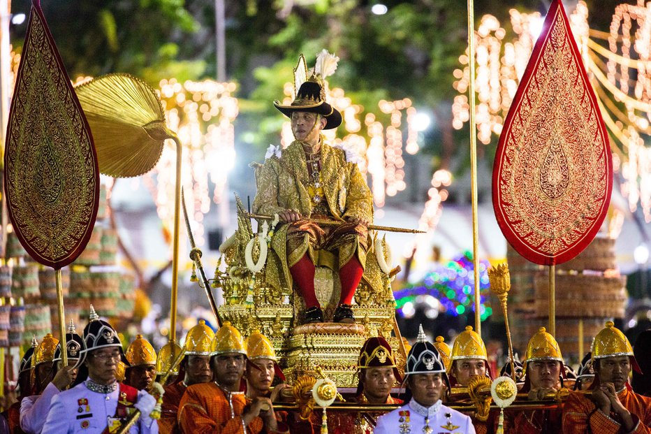 Fotografija: Tajski kralj mora biti višje od preostalih ljudi. FOTO: Guliver/Getty Images