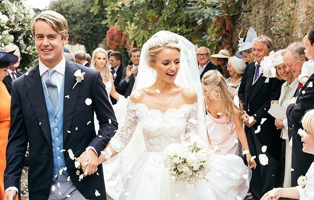 Fotografija: George in Camilla sta se poročila septembra lani, po 10 letih poznanstva. FOTO: PalaČa Blenheim