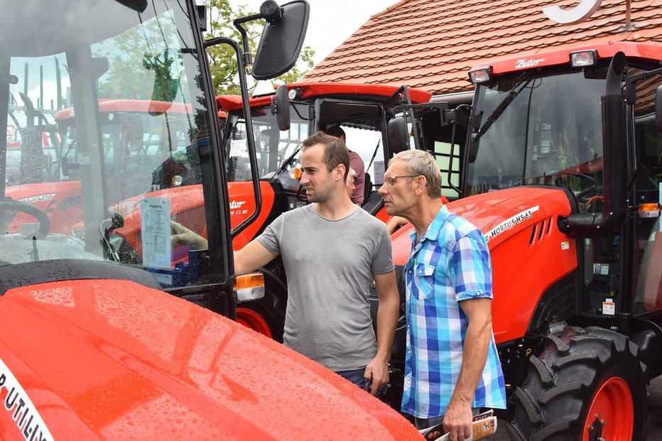 Fotografija: Traktorji so vselej zanimivi. FOTO: Zauneker