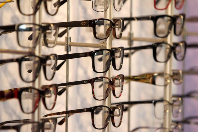 Pacient ima pravico, da z naročilnico oziroma receptom izbere očala pri katerem koli optiku. FOTO: Igor Mali