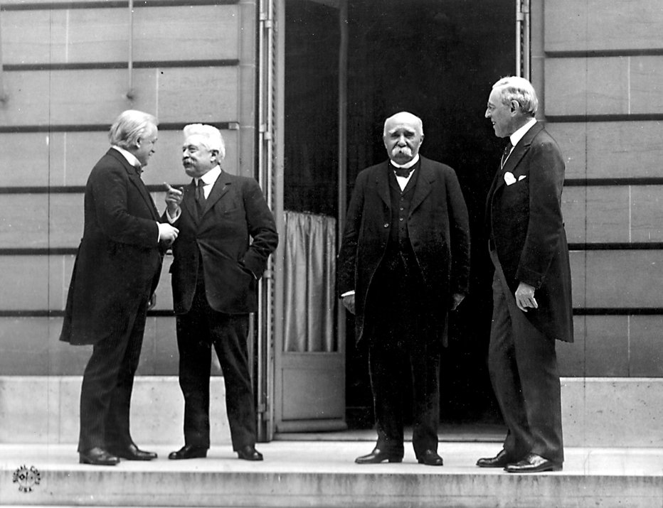 Fotografija: Štirje veliki: premiera Velike Britanije in Italije, David Lloyd George in Vittorio Orlando (na levi), ter predsednika Francije in ZDA, Georges Clemenceau in Woodrow Wilson FOTO: Wikipedija