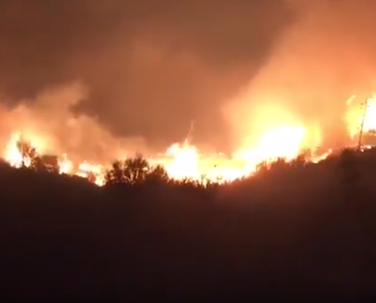 Fotografija: Na Gran Canarii zaradi požara obsežna evakuacija. FOTO: Youtube