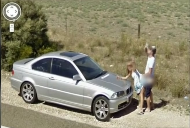 Fotografija: Posnetek spolnega občevanja ob avtocesti, ki ga je zabeležil google view. FOTO: Zaslonski posnetek