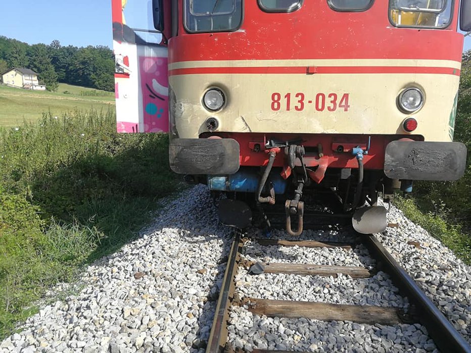 Fotografija: Posledice trčenja avta in vlaka. FOTO: PGD Steklarna Rogaška Slatina