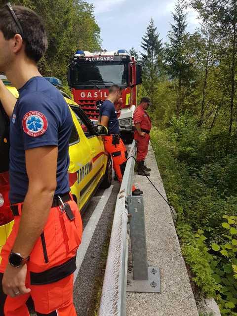 Poleg gorskih reševalcev so na intervencijo odšli še člani Prostovoljnega gasilskega društva Bovec, reševalci medicinske stroke in policisti. FOTO: PGD Bovec