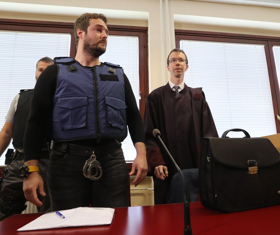 Fotografija: Čeprav sta oba v osebnem stečaju, je Abramov za njuno izpustitev iz pripora ponudil milijon evrov varščine. FOTO: DEJAN JAVORNIK