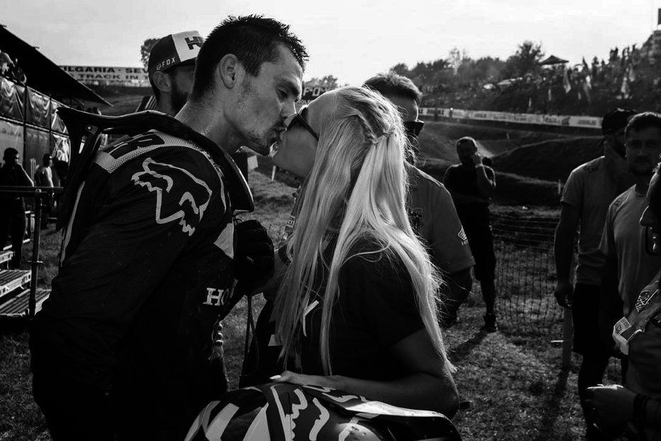 Fotografija: Timu Gajserju bo prijal šampionski poljub dekleta Špele. FOTO: osebni arhiv