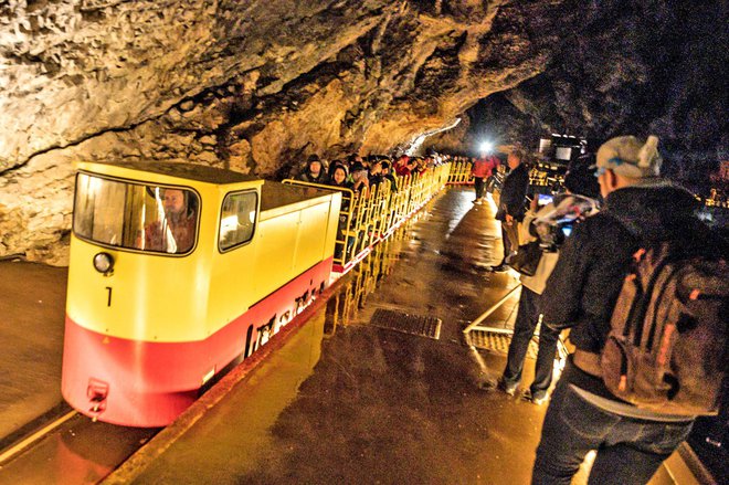 V jami uvajajo nove vlake za prevoz potnikov.