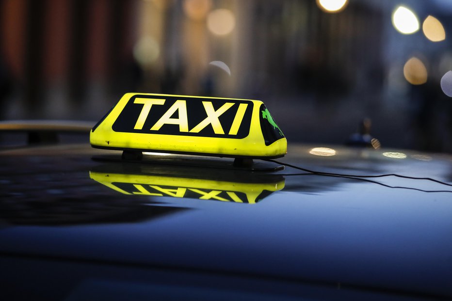 Fotografija: Ljubljanski taksi je bil sumljiv primorskim policistom. FOTO: Uroš Hočevar
