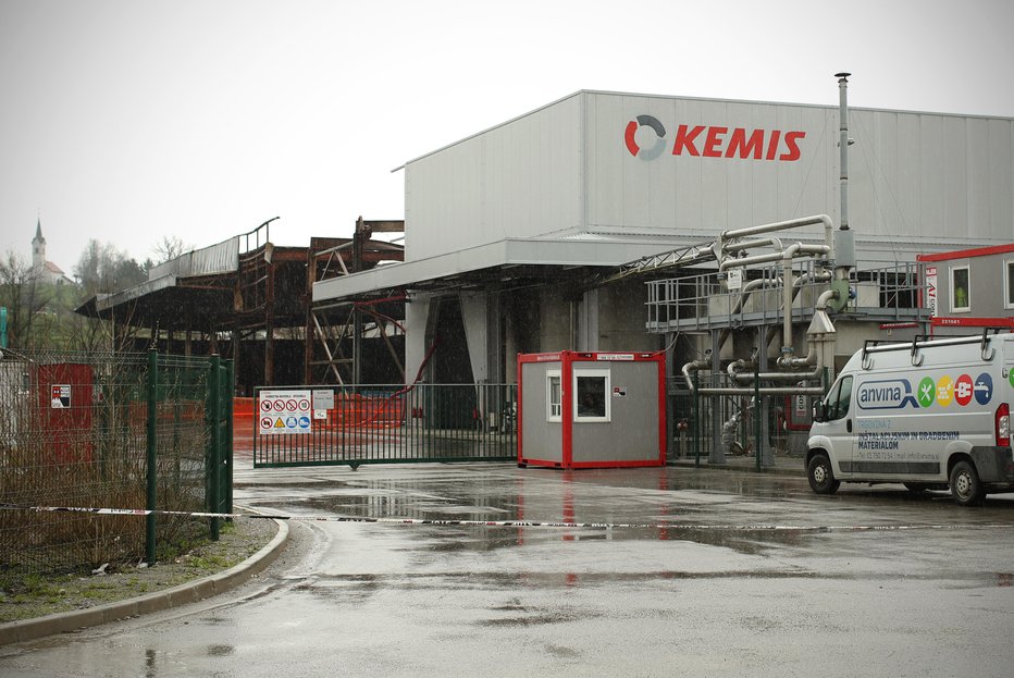 Fotografija: Kemis, podjetje za skladiščenje, obdelavo in predelavo odpadkov. FOTO: Jure Eržen, Delo