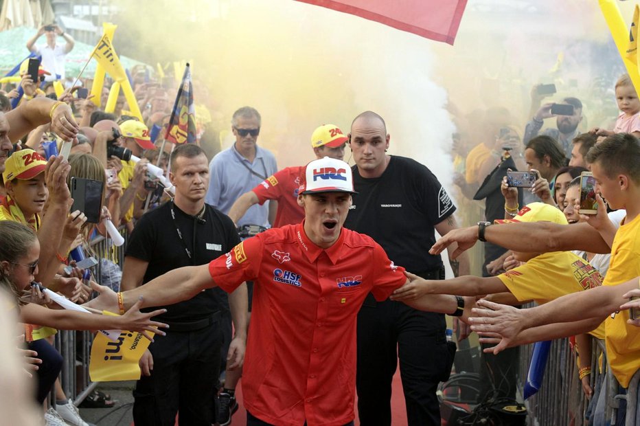 Fotografija: Tim Gajser se je sprostil v druženju z navijači v Mariboru. FOTO: Jaka Arbutina