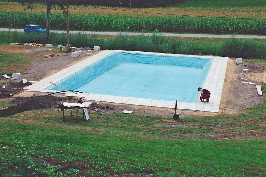 Fotografija: Pilotni bazenček iz leta 1994. FOTO: Primož Hieng