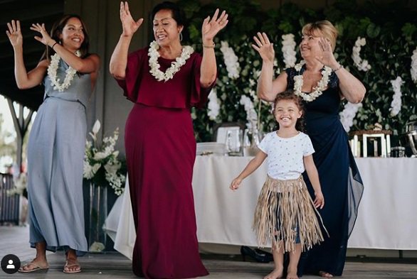 Triletna Jasmine je na poroki staršev plesala hula ples. FOTO: instagram
