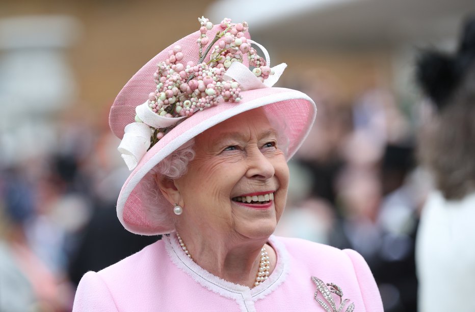Fotografija: Kraljica je zaposlene izjemno razveselila. FOTO: Reuters