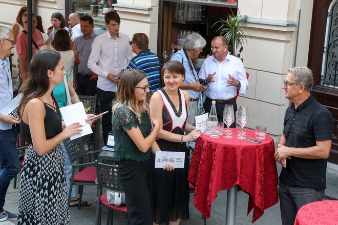 Osmi Festvina so predstavili na tiskovni konferenci pred vinoteko Wpoint Dvor v Ljubljani. FOTO: Marko Feist