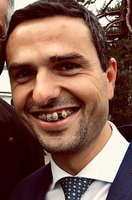 Fotografija: Matej Tonin: Žena Marjeta pravi, da me ima še bolj rada in to kljub manjkajočemu zobu. To je vse, kar šteje! FOTO:Instagram