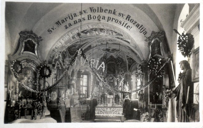 Napis na slavoloku prezbiterija cerkve na Lisni gori v Podjuni priča, da so bili ti kraji pred prvo svetovno vojno slovenski.