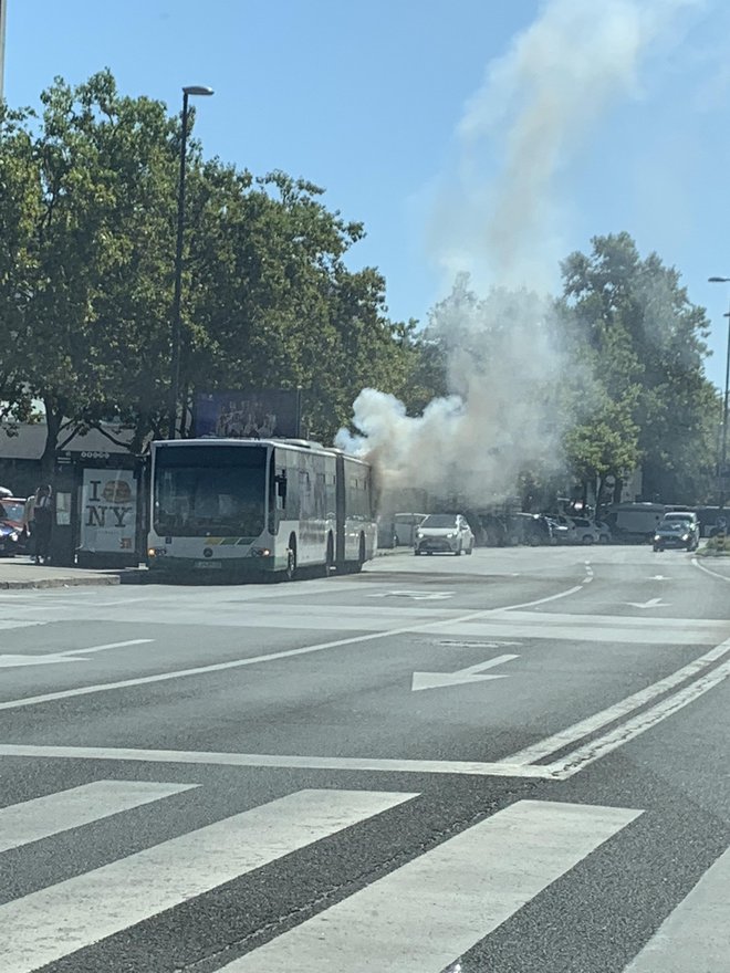 Požar avtobusa v Ljubljani. FOTO:  Anže, bralec poročevalec