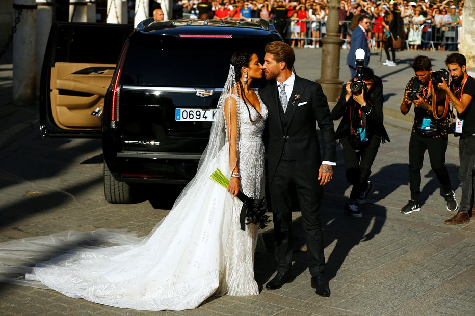 Fotografija: Kljub razliki v letih veljata Sergio Ramos in Pilar Rubio za skladen in ljubeč par brez odmevnih afer. FOTO: Reuters