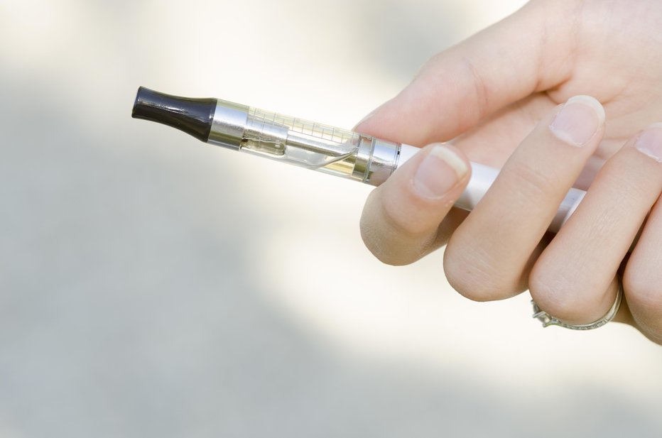 Fotografija: V ZDA raziskujejo morebitno škodljivost uporabe elektronskih cigaret.