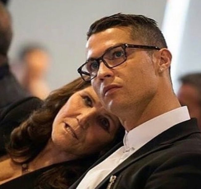 Fotografija: Dolores Aveiro s sinom Cristianom Ronaldom. FOTO: zajem zaslona